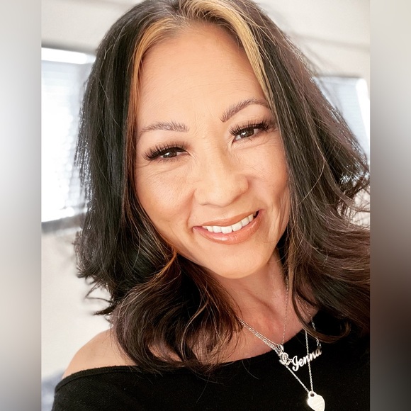 Next LIVE on MON 11/3 @ 6PM PST! All $3 LULULEMON every other MONDAY!🤘🏼💛🍋🩷🤙🏼 - Picture 5 of 12